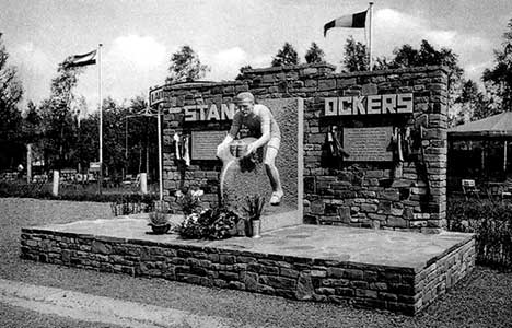 Zijn monument op de helling van Les Forges in de Belgische Ardennen.