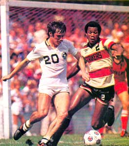 Swat in actie bij NY Cosmos in 1980.