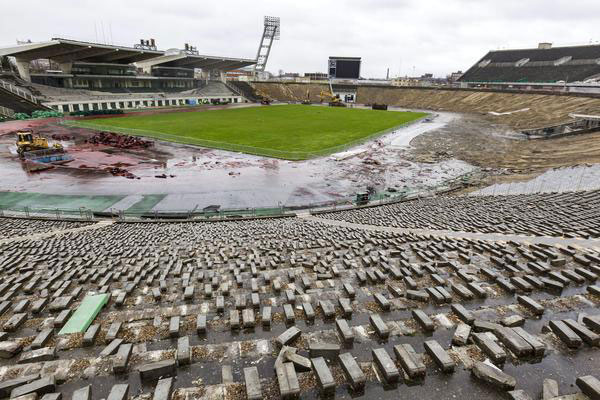 Puskás Stadion 41-mar 2016 afbraak.