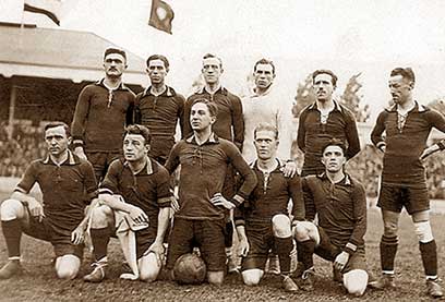 De Belgische ploeg vóór de finale op de Spelen van 1920 in Antwerpen.