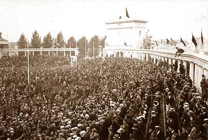 Een vol stadion tijdens de Olympische finale.