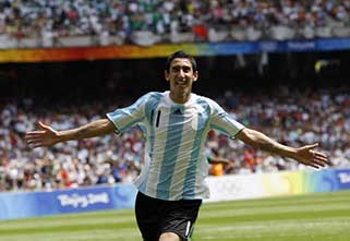 Een juichende Angel di Maria na de 0-1.