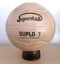 De officiële bal 'Duplo-T', gebruikt op de 