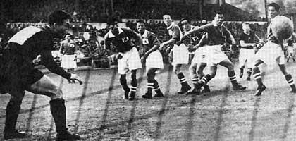 Goal van Lantos tegen de Koreanen.