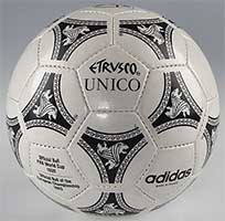 De officiële bal in Italië, de Etrusco Unico.