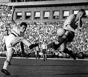 Albert Flórián in volle actie.