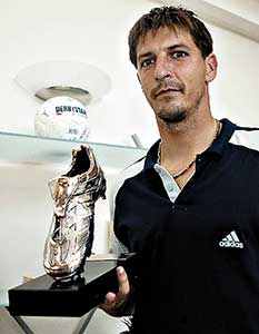 Babos met zijn trofee als Nederlands doelman van het Jaar.