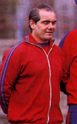 en als hulptrainer van Vasas in 1976.