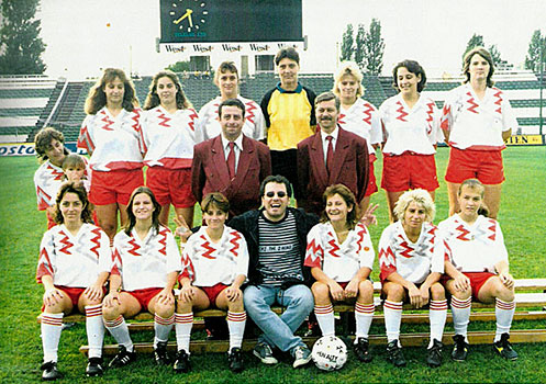 Bökk Katalin (staande derde van links): met het team van Femina.