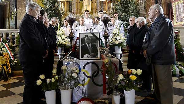 De begrafenisdienst van Buzánszky Jenõ in de Szent István-Basiliek op 30-1-2015. 