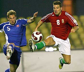 Buzsáky in volle actie als international.