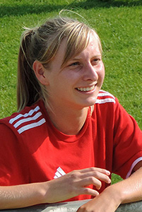 Csiszár Henrietta als international.