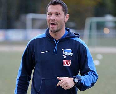 Dárdai Pál als trainer bij Hertha BSC.