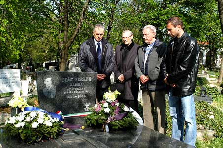 Herdenking 10 jaar na zijn overlijden op 18 april 1998.