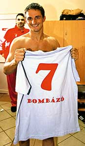 ...en als bombázó.