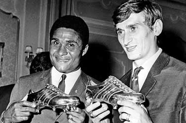 Dunai Zilveren schoen, naast Eusebio Gouden schoen 1968.