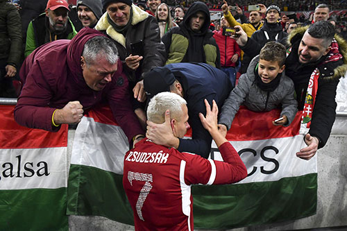 Dzsudzsák Balázs afscheidnemend international bij zijn publiek.