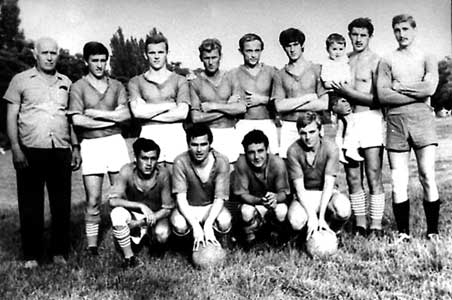 Een aantal spelers van het Golden Team in Wenen in 1955. 