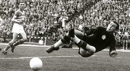 Een aantal spelers van het Golden Team in Wenen in 1955. 