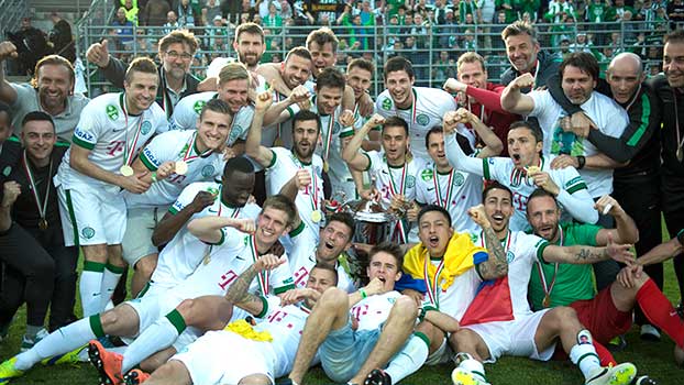 FERENCVÁROSI TC kampioen van Hongarije 2015-2016 (Nagy liggend vooraan).