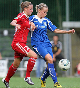 Gáspár Cecilia in actie in de blauwe kleuren van ETSV Würzburg...