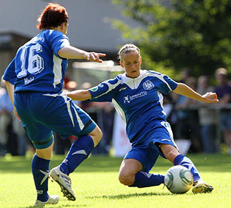 Gáspár Cecilia in actie in de blauwe kleuren van ETSV Würzburg...