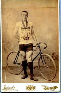 Gillemot Ferenc als wielrenner.