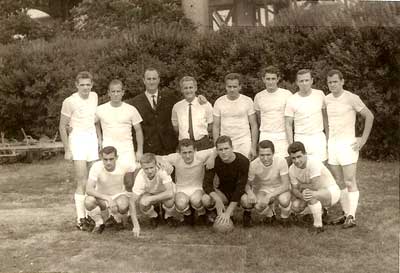 Henni met Ferencváros 1965 bij een rondleiding in New York.