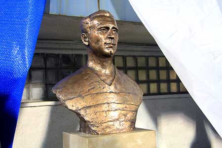 Op 23 november 2013 werd in het Hungária Stadion werd een borstbeeld van Hidegkuti ingehuldigd.