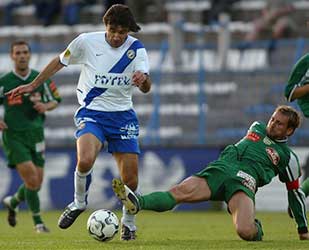 Béla in actie tijdens een wedstrijd van MTK tegen Ferencváros