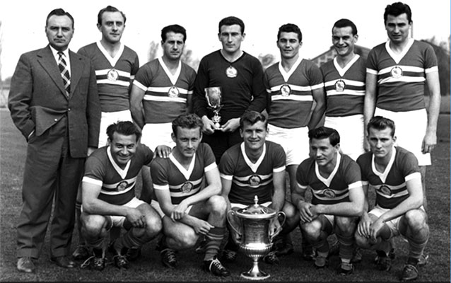 Kotász Antal met Kispest Honvéd Budapest als Kampioen 1955. 