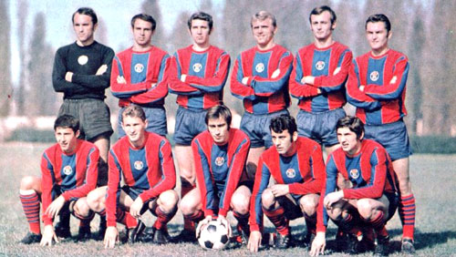 Fábián met het team van Vasas Budapest 1971.