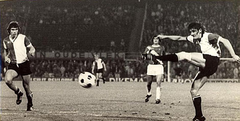 Ladinszky Attila in volle actie bij Feyenoord.