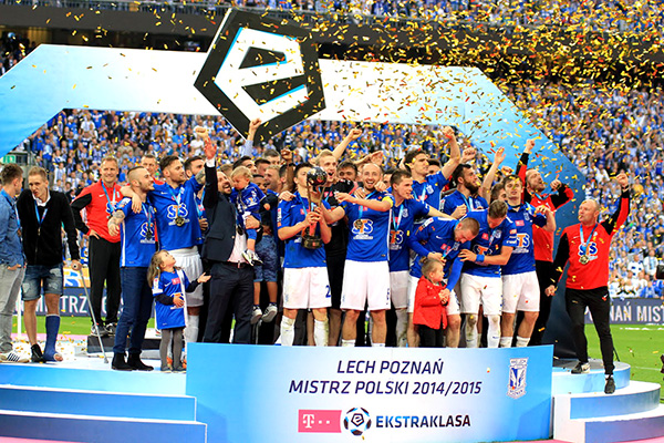 Lovrencsics Gergõ (4de van rechts) Kampioen van Polen met KKS Lech Poznań in 2015.