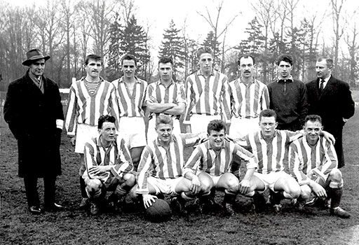 Máhr (Marosi) Ferenc (links) met het reserve-elftal van Stade Leuven 1959-1960.