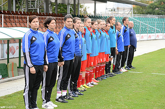 Als bondscoach van Hongarije met haar staf voor de kwalificatiewedstrijd voor het WK tegen Bulgarije in september 2014 (winst 7-0).