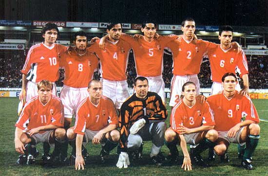 Mátyus (met het nummer 4) met het Hongaars nationaal elftal bij een wedstrijd tegen Liechtenstein in 1999.