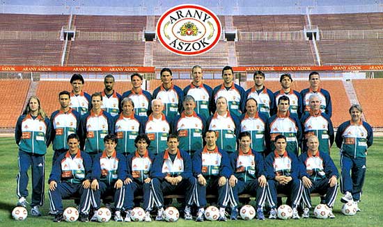 Mátyus  met de selectie voor het Hongaars nationaal team in 2000.