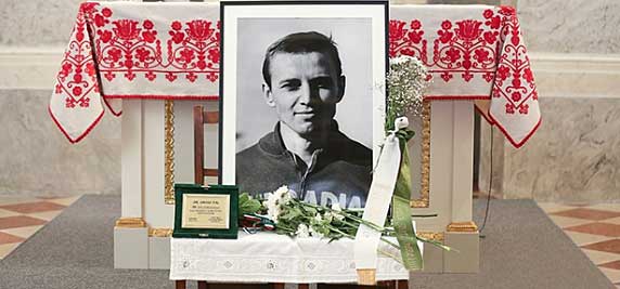 Op 4 juni 2014 werd een memorial dienst gehouden