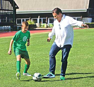 In beeld de zoon Orosz Pál jr. en kleinzoon Marcell in 2013.