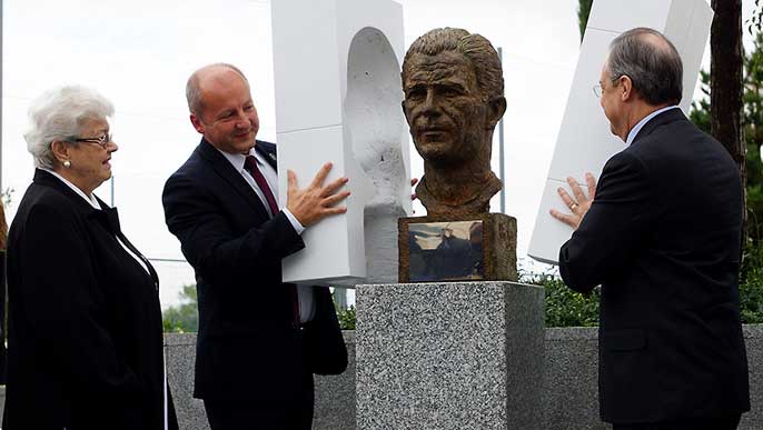 Inhuldiging van het levensgroot standbeeld van Puskás Ferenc in Budapest. 