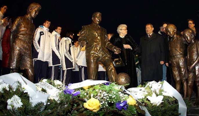 Inhuldiging van het levensgroot standbeeld van Puskás Ferenc in Budapest. 