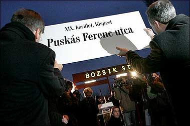 17 november 2007: de 'Puskás Ferenc utca' wordt ingehuldigd...