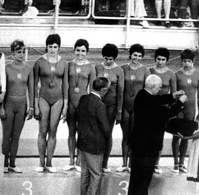 Het Hongaarse artistic gymanstics team dat de Bronzen Medaille won op de Olympische Spelen 1972 in München.