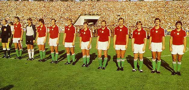Sallaï Sándor met de Hongaarse nationale ploeg in 1981, zijn eerste cap.
