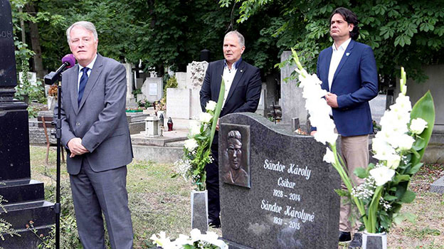 Op vrijdag 16 juni 2017 werd de grafsteen van Sándor Károly ingehuldigd door de Hongaarse Voetbalbond en zijn club MTK.