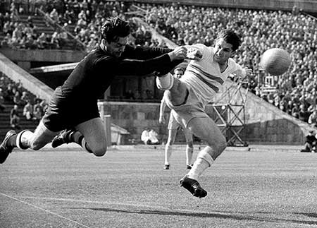 Károly in actie in het Népstadion.