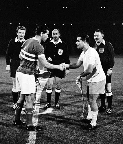 Sándor Károly samen met die andere voetbalheld Bozsik József.