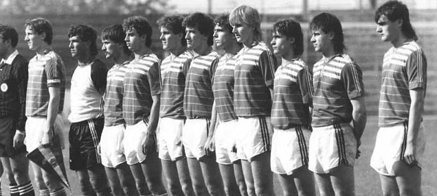 Met een selectie van de Hongaarse nationale ploeg voor een oefenwedstrijd