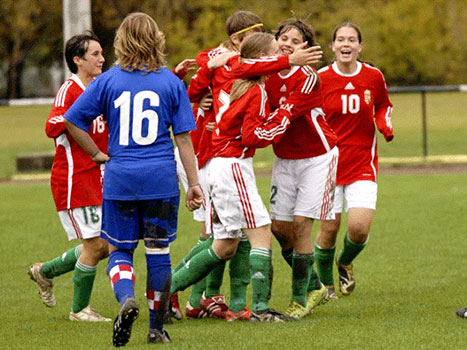 Szabó Boglárka met de Hongaarse U17 in een wedstrijd tegen Kroatie op 14 oktober 2009 (winst 3-2).